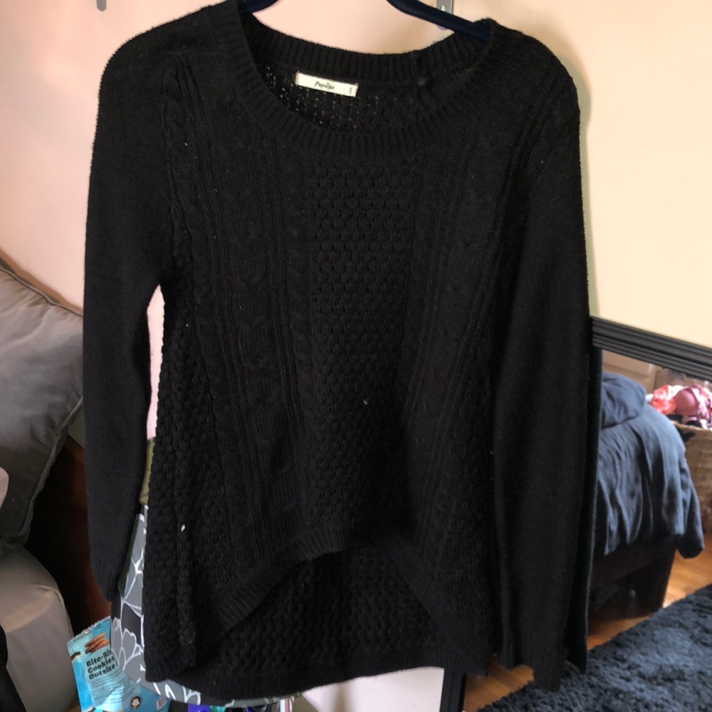 Black high low sweater
